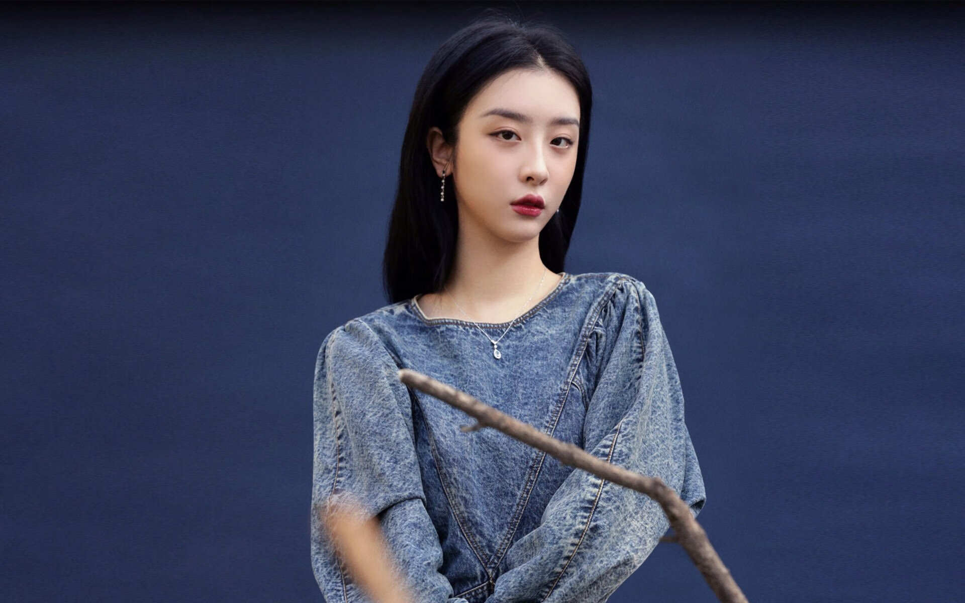 “简阳文体中心篮球赛：极速反击与精妙配合，决战终极冠军”